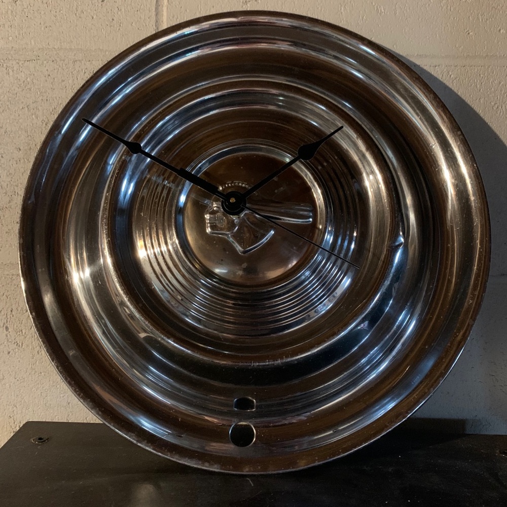 1951 Pontiac Hubcap Mancave clock
